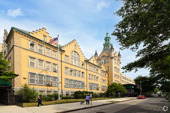 a picture of newtown highschool in Elmhurst, NY